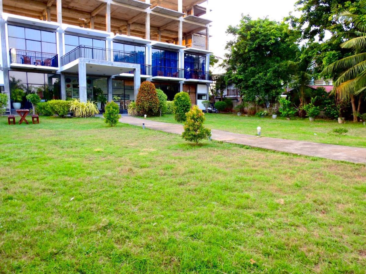 Aqua Marine Beach Hotel Kalkudah  Buitenkant foto